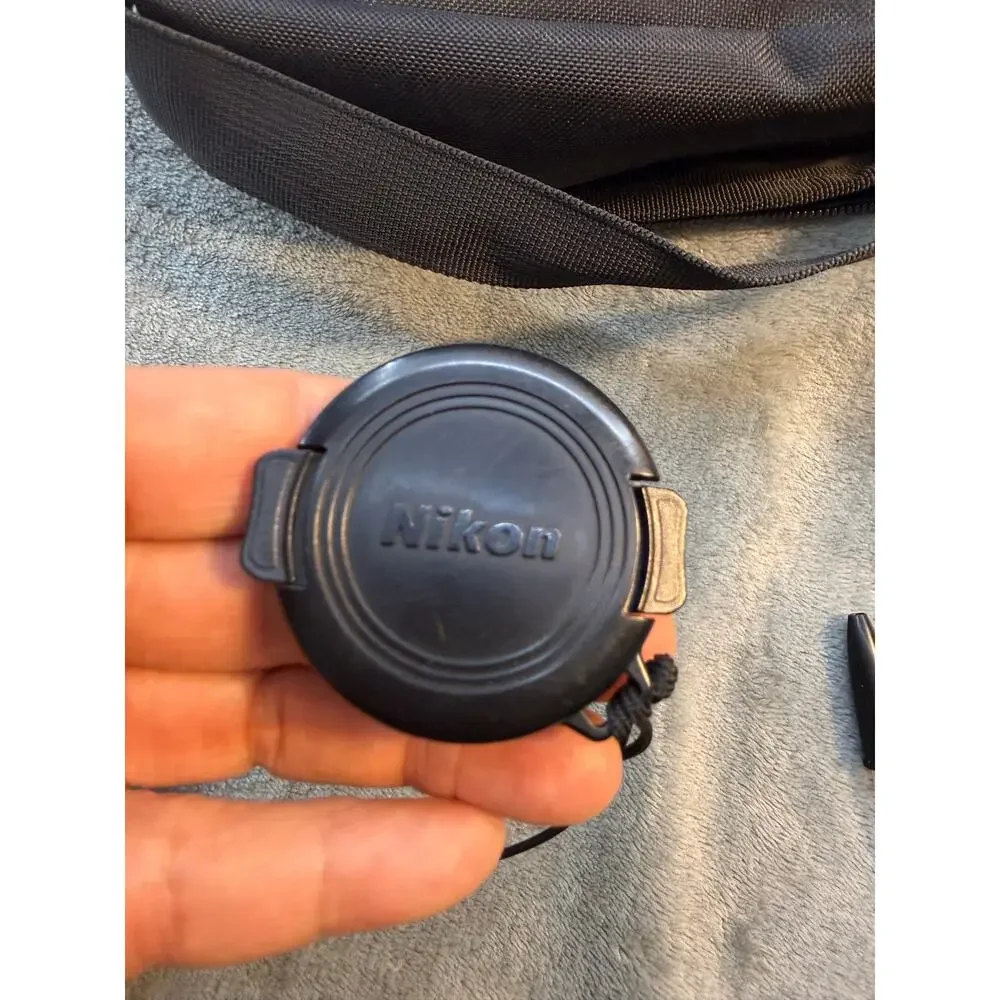 Nikon Coolpix 5400 Digital Camera Bundle Battery Charger SD Card Tripod Case